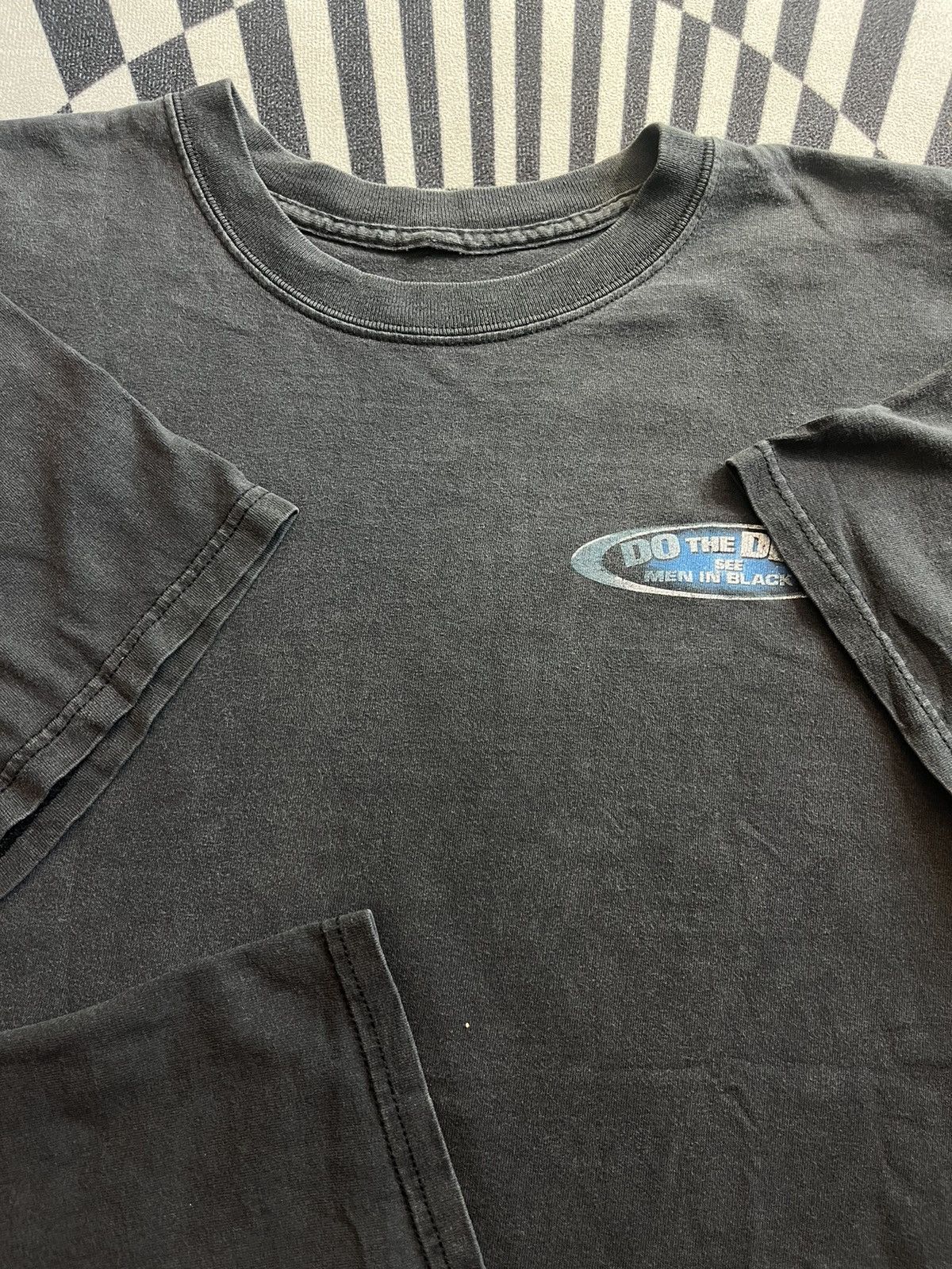 Arts & Science Vintage MEN IN BLACK 2 Do The Dew 2002’s Columbia Pictures Size US XL / EU 56 / 4 - 12 Thumbnail