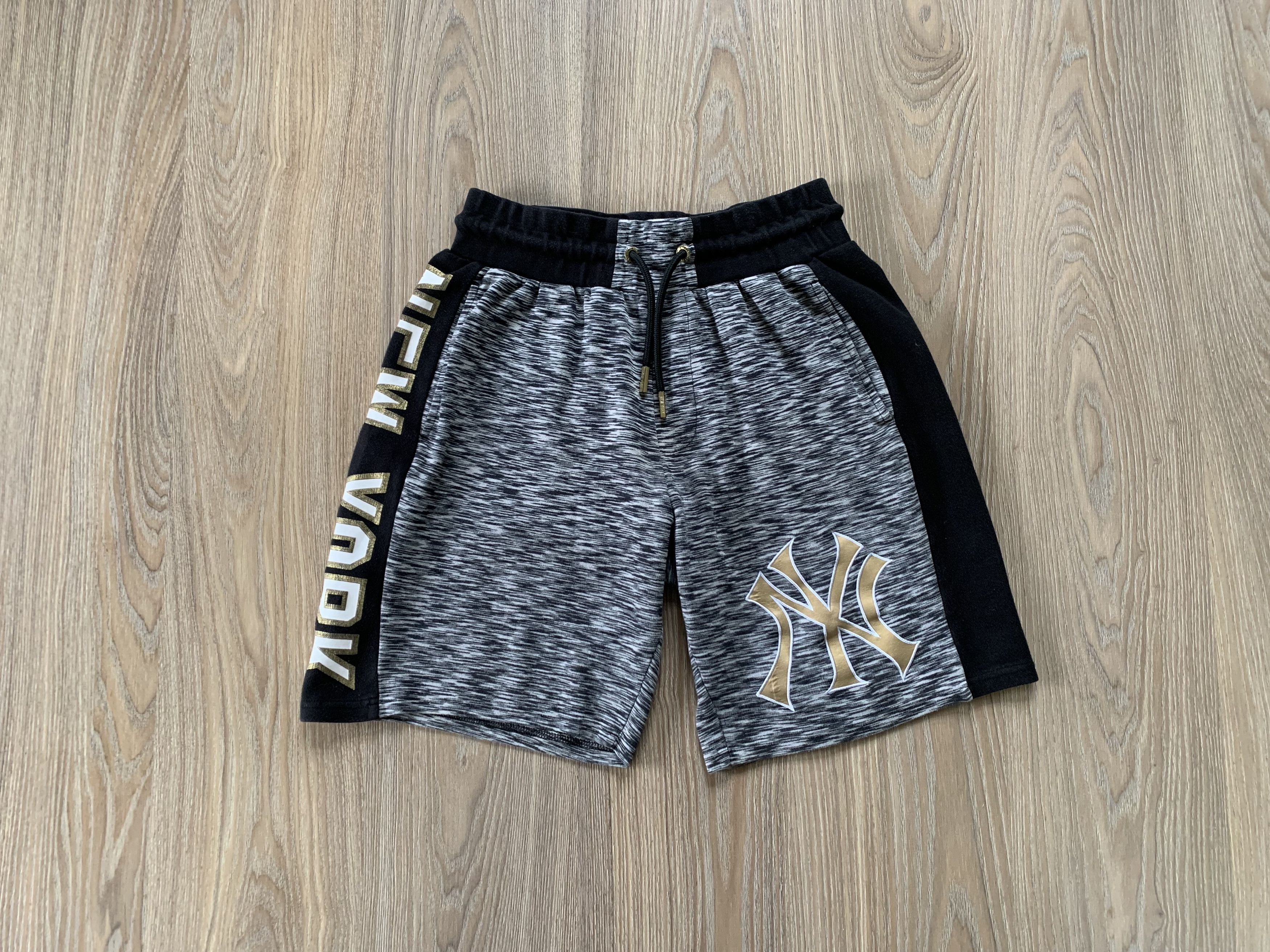 MLB × Majestic Vintage Majestic New York Yankees Printed Cotton Shorts Size US 34 / EU 50 - 14 Thumbnail