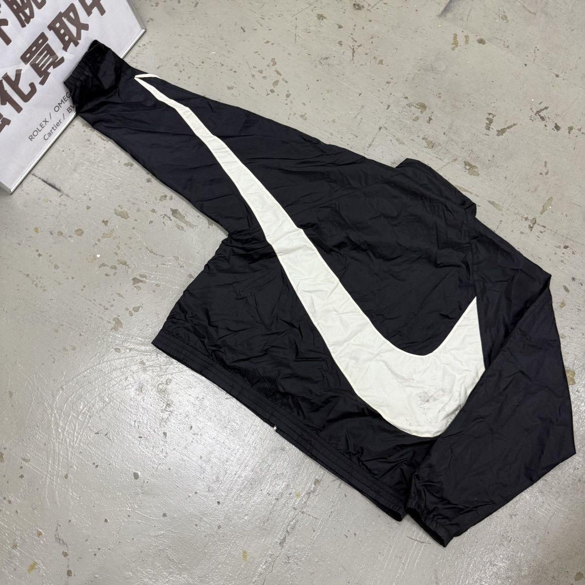 Nike Vintage Nike Big Logo Swoosh Windbreaker Size US M / EU 48-50 / 2 - 9 Thumbnail