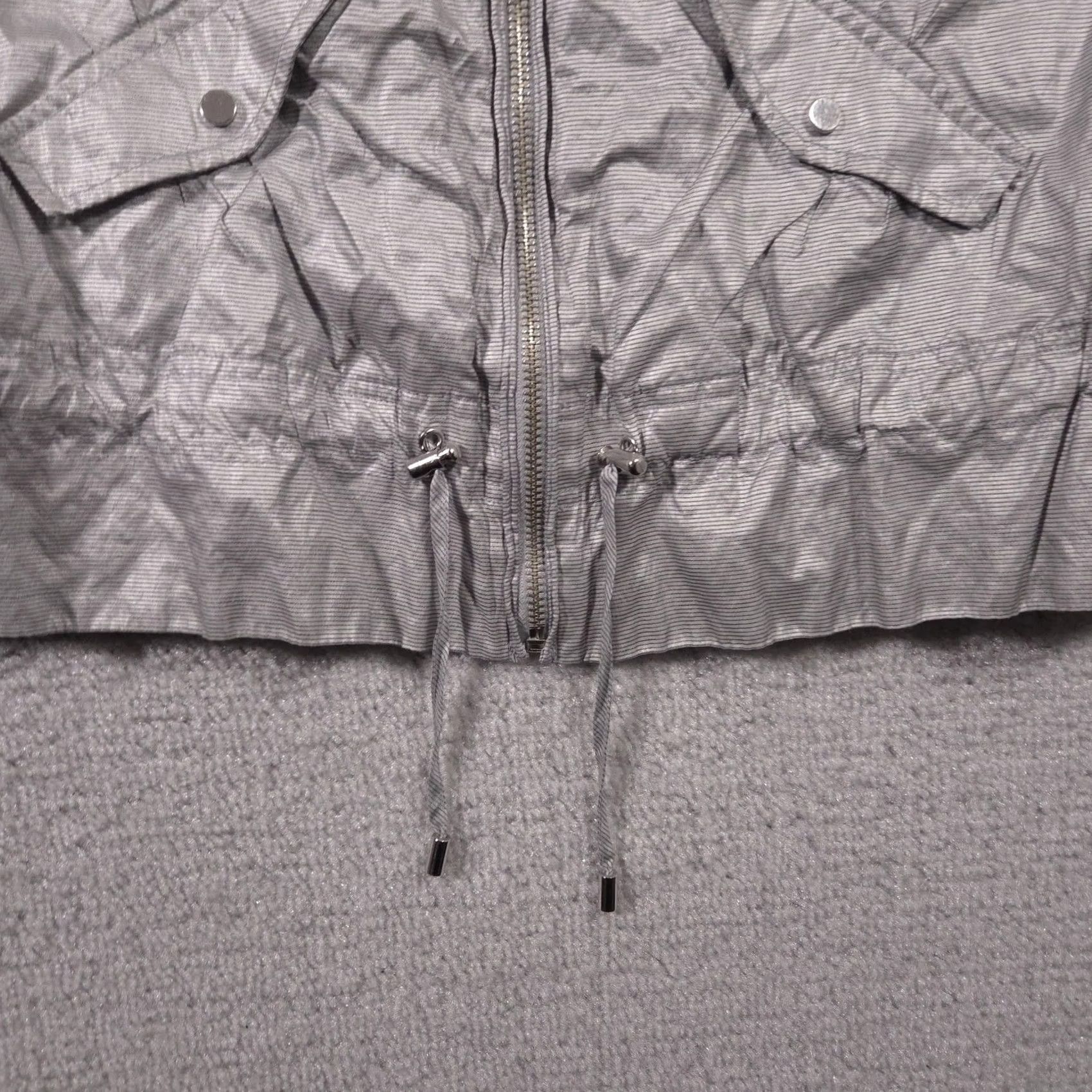 Vintage Zenergy Chico's Jacket Womens 0 Silver Short Sleeve Zip Front Drawstring Windbreaker Shoes? Size 25" / US 0 / IT 36 - 5 Thumbnail