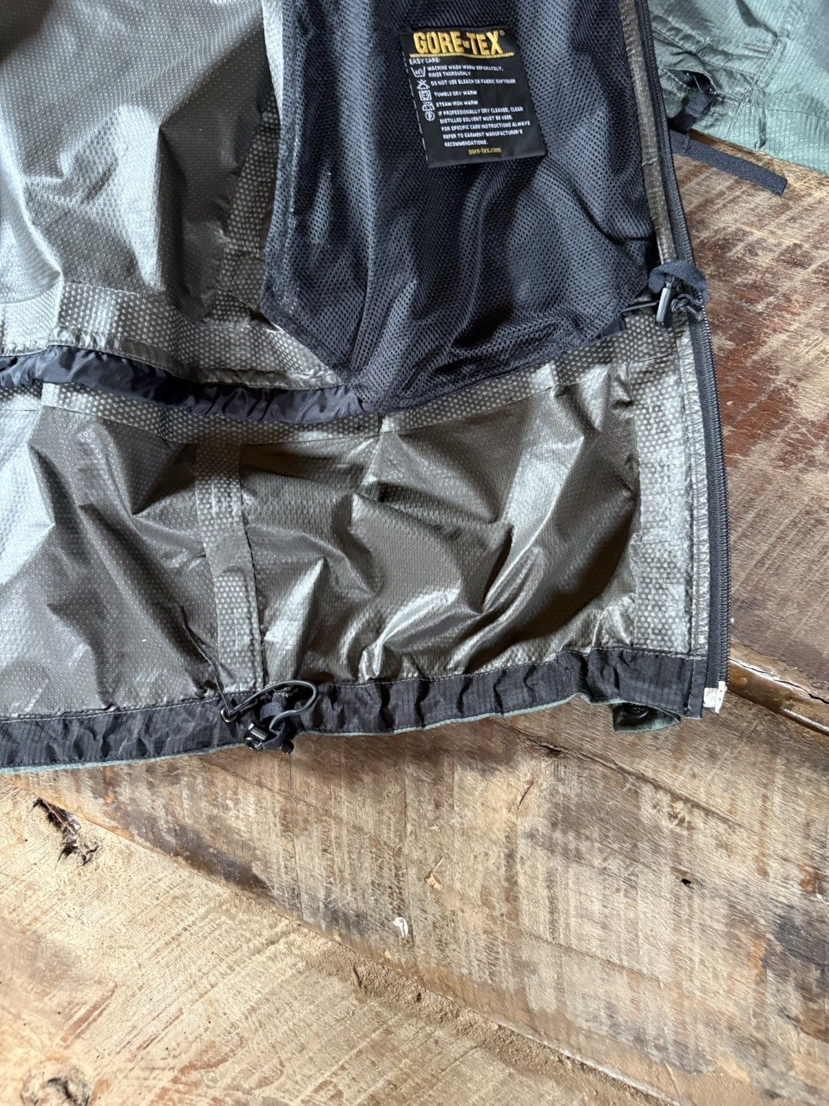 Mountain Hardwear Mountain Hardwear Gore Tex Paclite Jacket Size US M / EU 48-50 / 2 - 16 Thumbnail