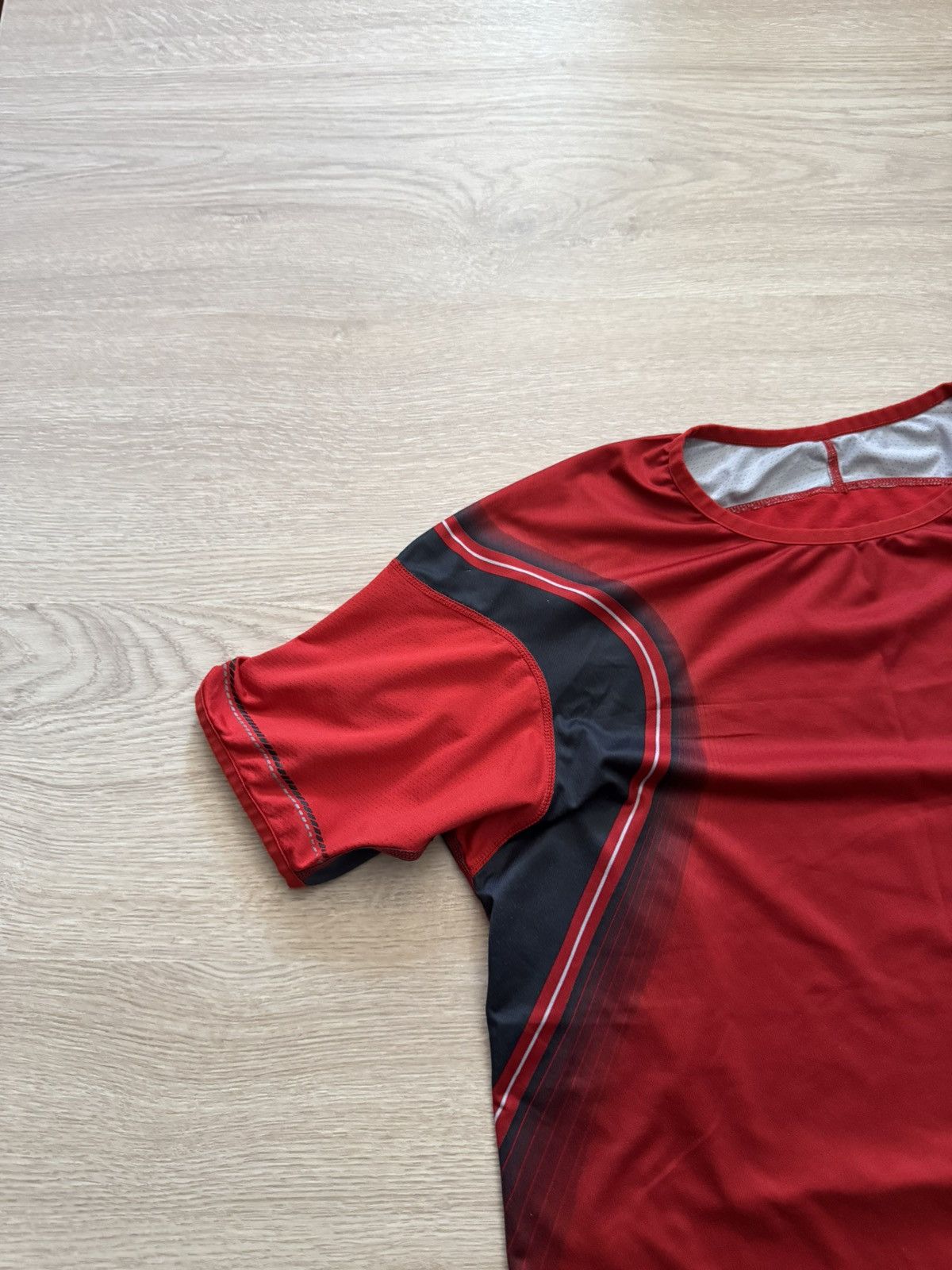 Vintage Vintage 00’s Women’s Nike y2k Japanese Red Shirt Size M / US 6-8 / IT 42-44 - 3 Thumbnail
