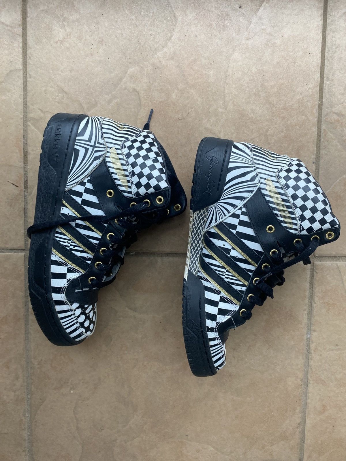 Adidas × Jeremy Scott Jeremy scott Adidas wings(no wings) Size US 9 / EU 42 - 2 Thumbnail