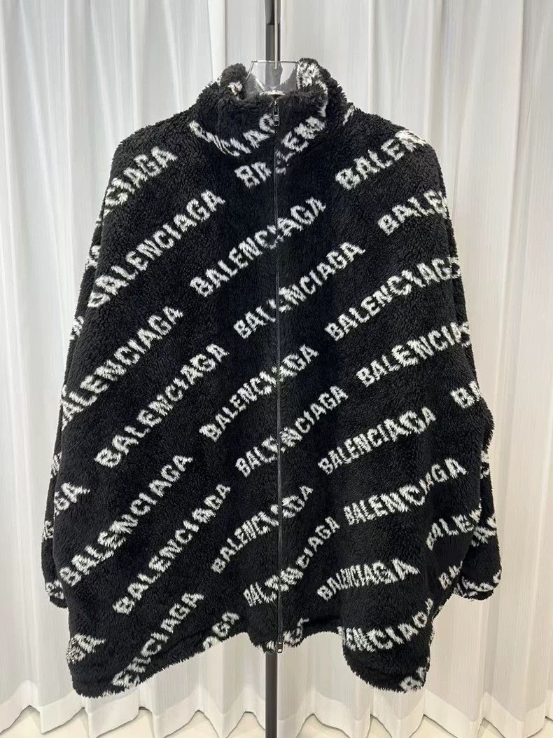 Balenciaga Balenciaga Teddy Fur Jacket Full of Print jacket 2501-Nexta Size XXS / US 00 / IT 34 - 1 Thumbnail