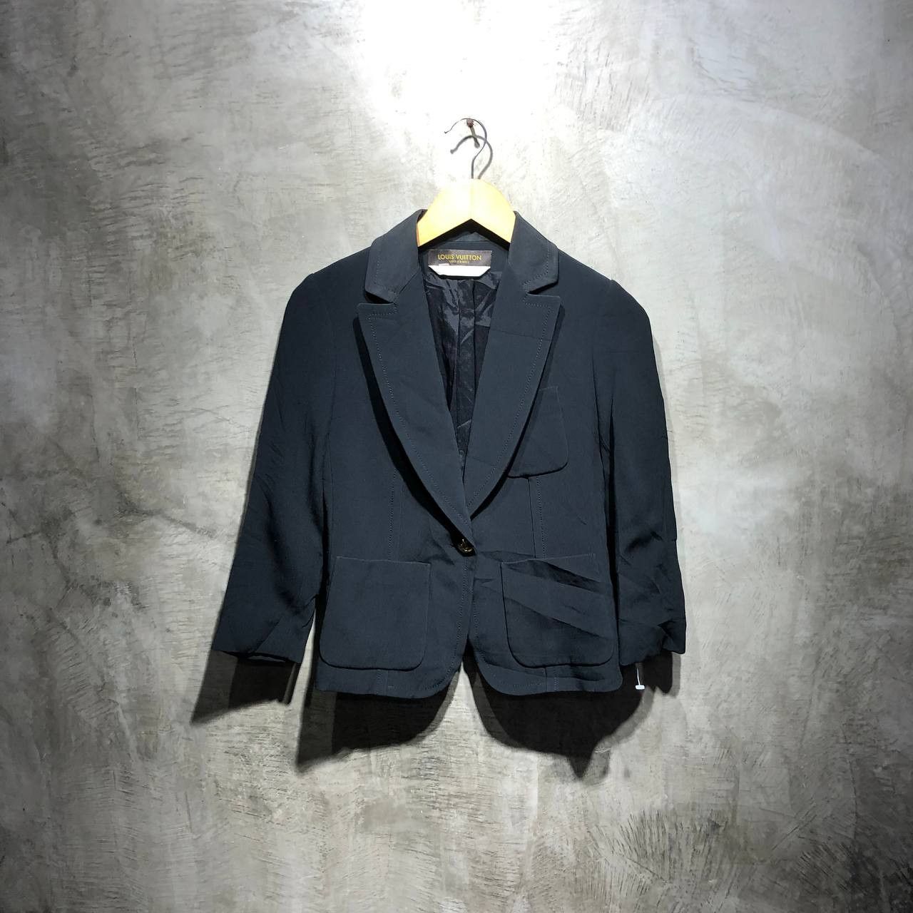Louis Vuitton Louis Vuitton Gold button Uniform blazer Size XS / US 0-2 / IT 36-38 - 1 Thumbnail