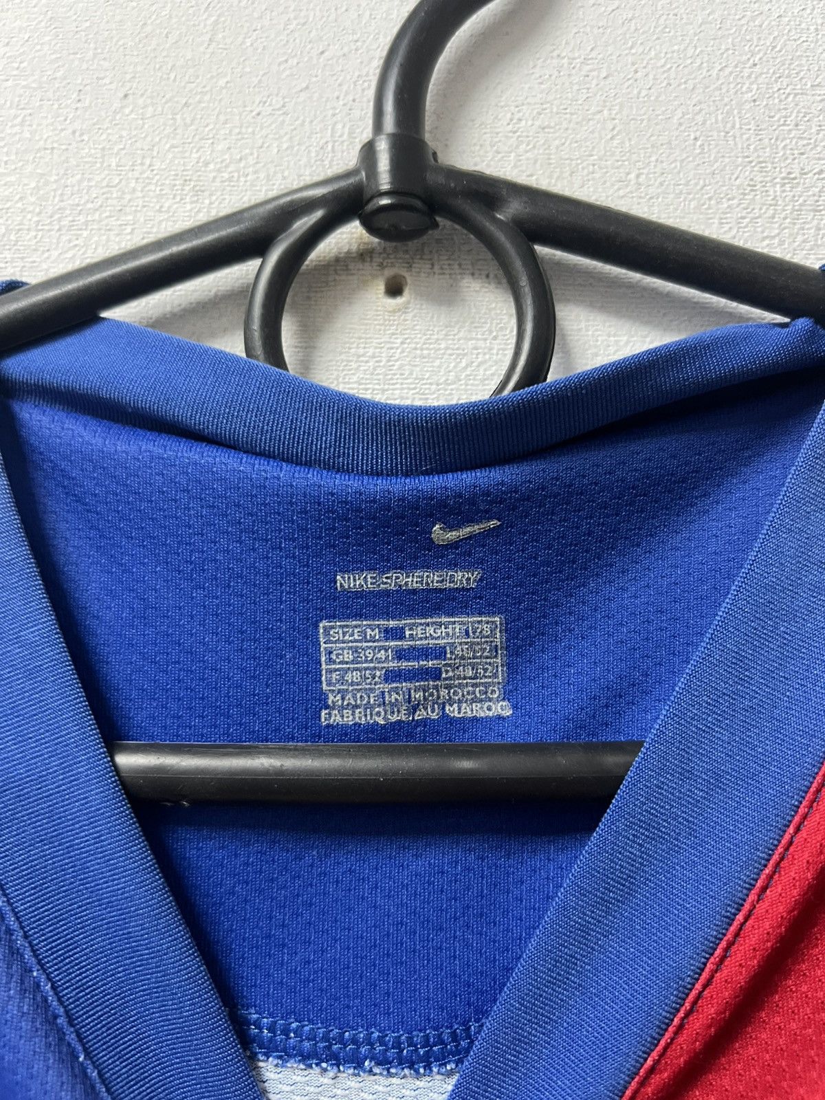 Nike Vintage Nike Basel Soccer Jersey T Shirt Size US L / EU 52-54 / 3 - 5 Thumbnail
