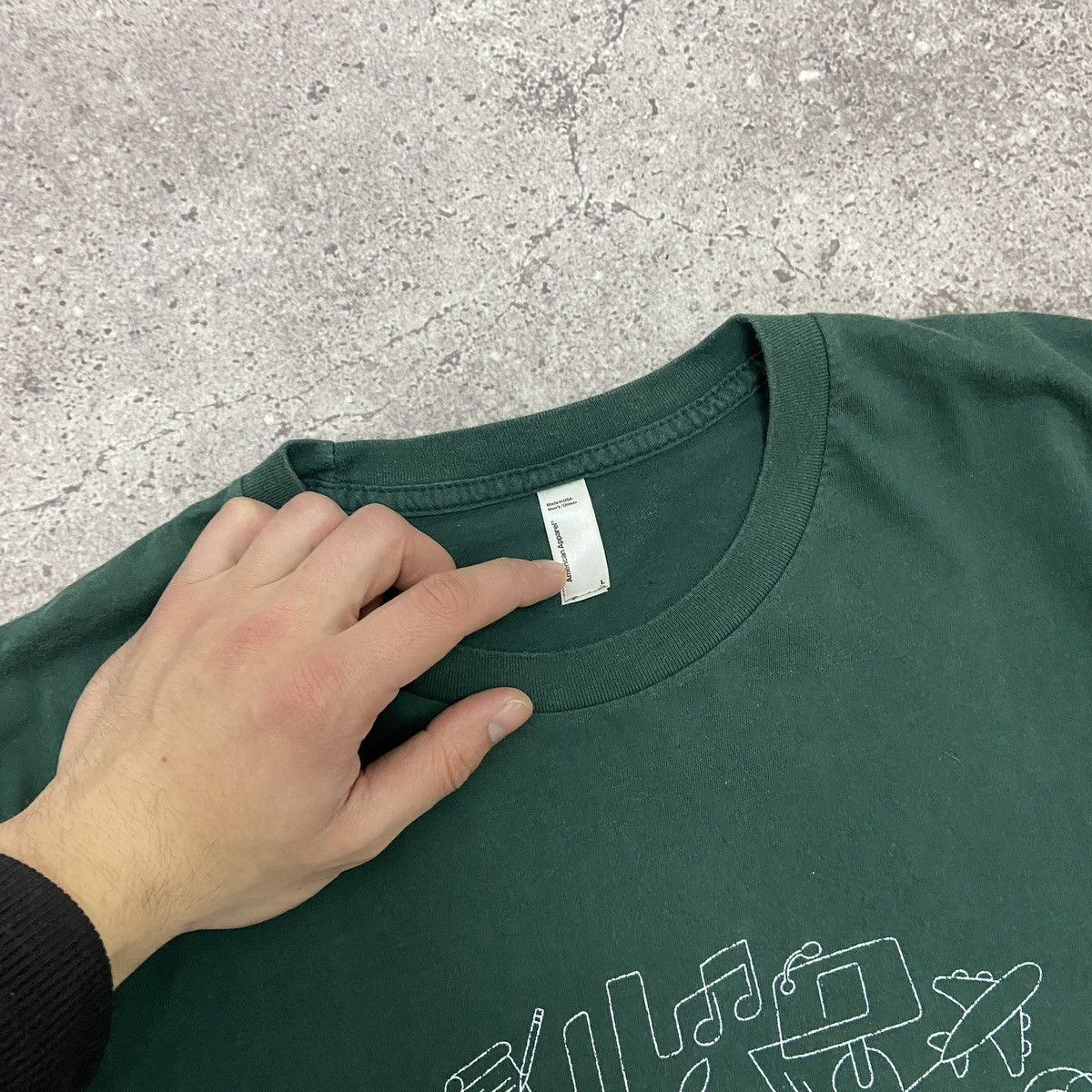 Apple Vintage 00s Apple Creative Creatures tee promo iPhone iPad Size US L / EU 52-54 / 3 - 5 Thumbnail