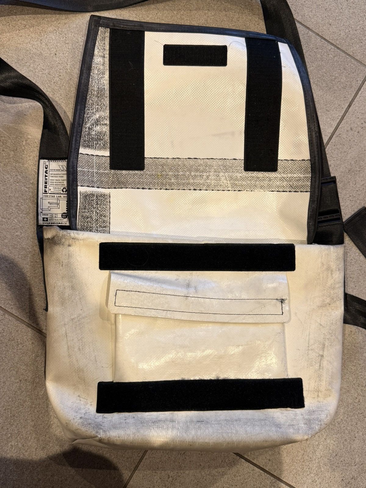 Freitag Freitag F11 LASSIE 993597 All White Messager Very Rare Size ONE SIZE - 5 Thumbnail