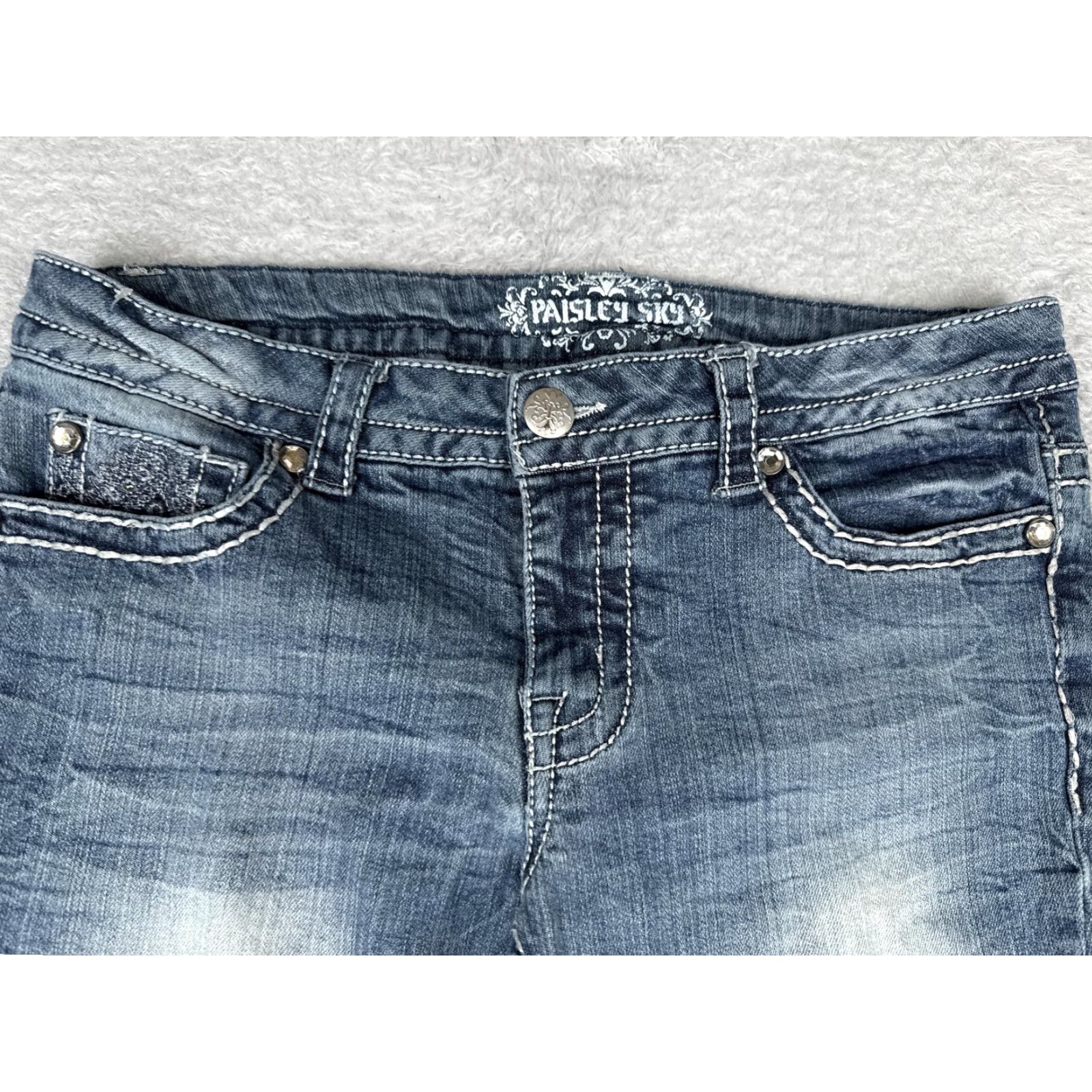 Denime Paisley Sky Jeans Women 8 Capri Blue Distressed Lace Denim 30x24 Mid Rise 5-Pocket Studded Embroidered Cotton Blend Spandex Pattern Solid Size 30" / US 8 / IT 44 - 4 Thumbnail