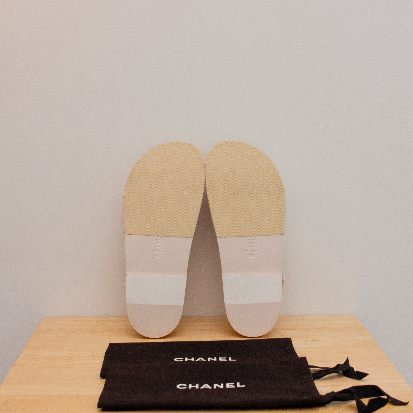 Chanel 1950$ CHANEL 2022 Calfskin Dad Medallion Sandals Pink 38 1/2 Size US 8.5 / IT 38.5 - 13 Thumbnail