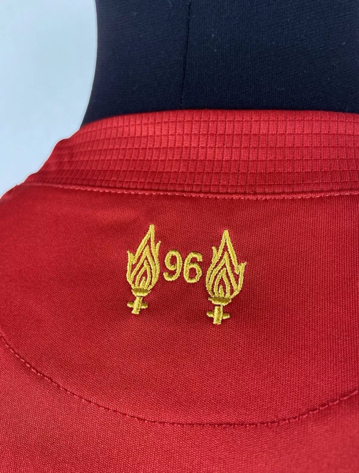 New Balance × Vintage Liverpool FC 2015/2016 Jersey Shirt New Balance Red Size M Size US M / EU 48-50 / 2 - 8 Thumbnail