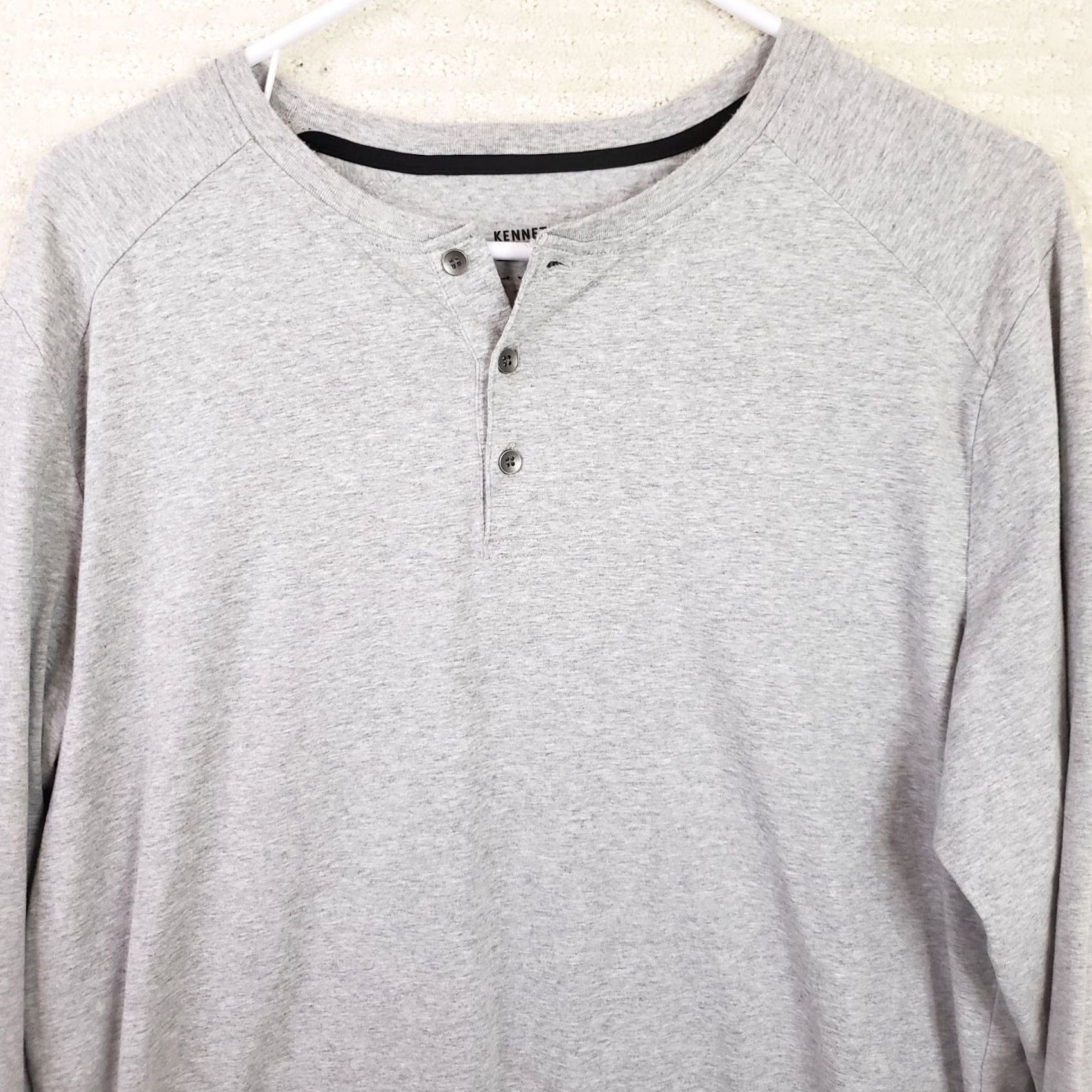Kenneth Cole Kenneth Cole Knit Shirt Henley LS Men L Gray Concrete Heather 3 Button Logo Regular Knit Lightweight Everyday Comfort Modern Mens Size US L / EU 52-54 / 3 - 2 Thumbnail