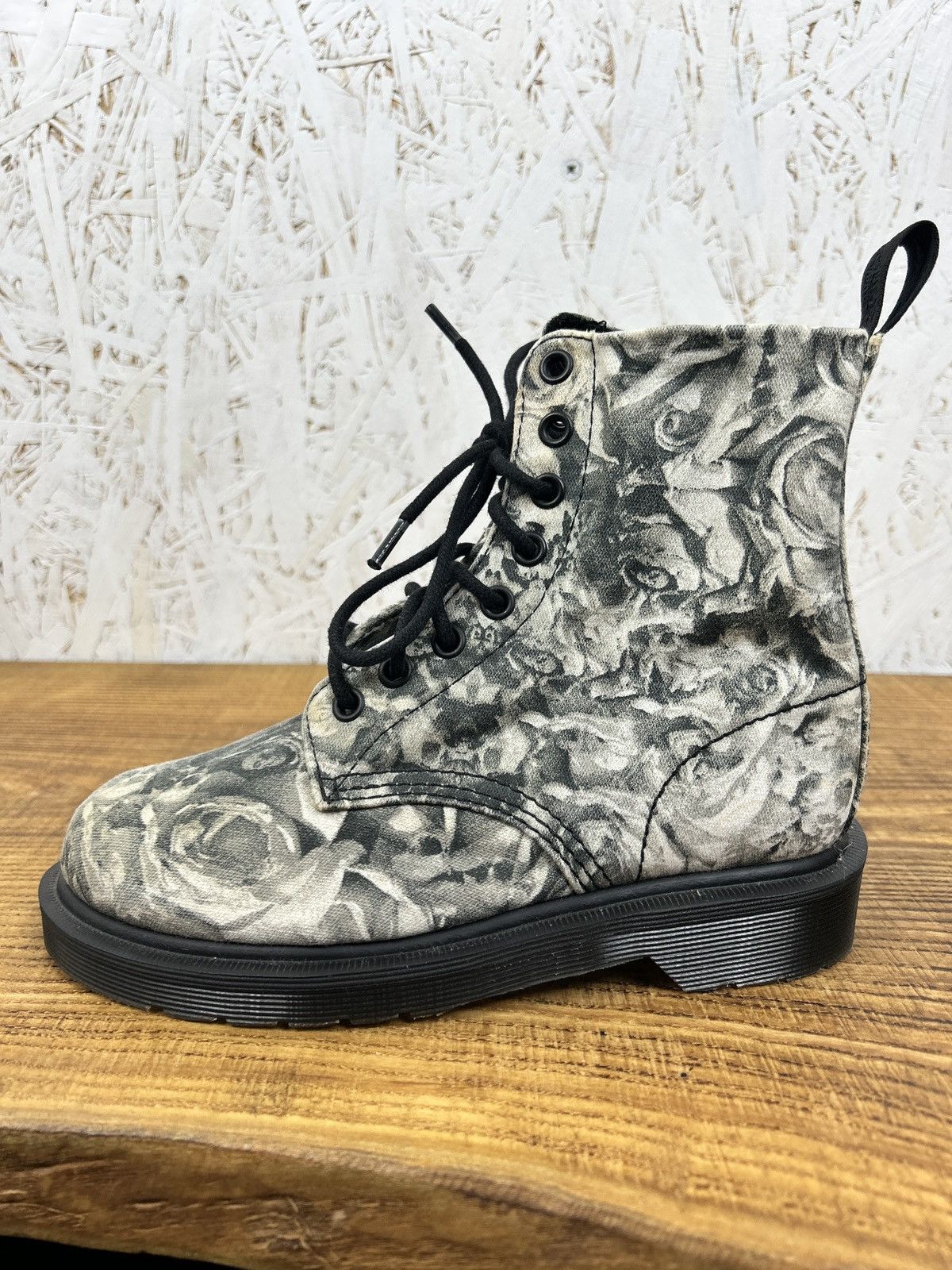 Dr. Martens Dr Martens 1460 Beckett Canvas Black Grey Roses Boots US 4 Size US 4 / IT 34 - 2 Thumbnail