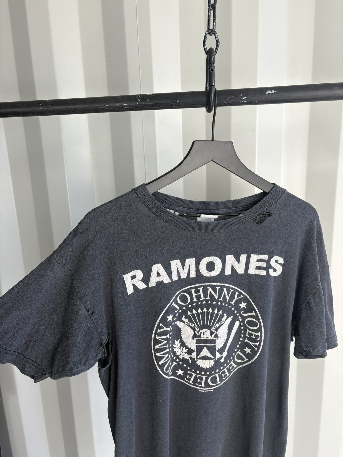 Band Tees Vintage Ramones Shirt Distressed Faded GRUNGE Band Size US L / EU 52-54 / 3 - 5 Thumbnail