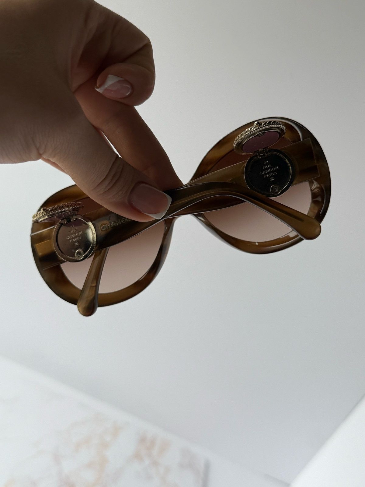 Chanel Chanel vintage sunglasses 5193-B Limited Collection Bouton Size ONE SIZE - 17 Thumbnail