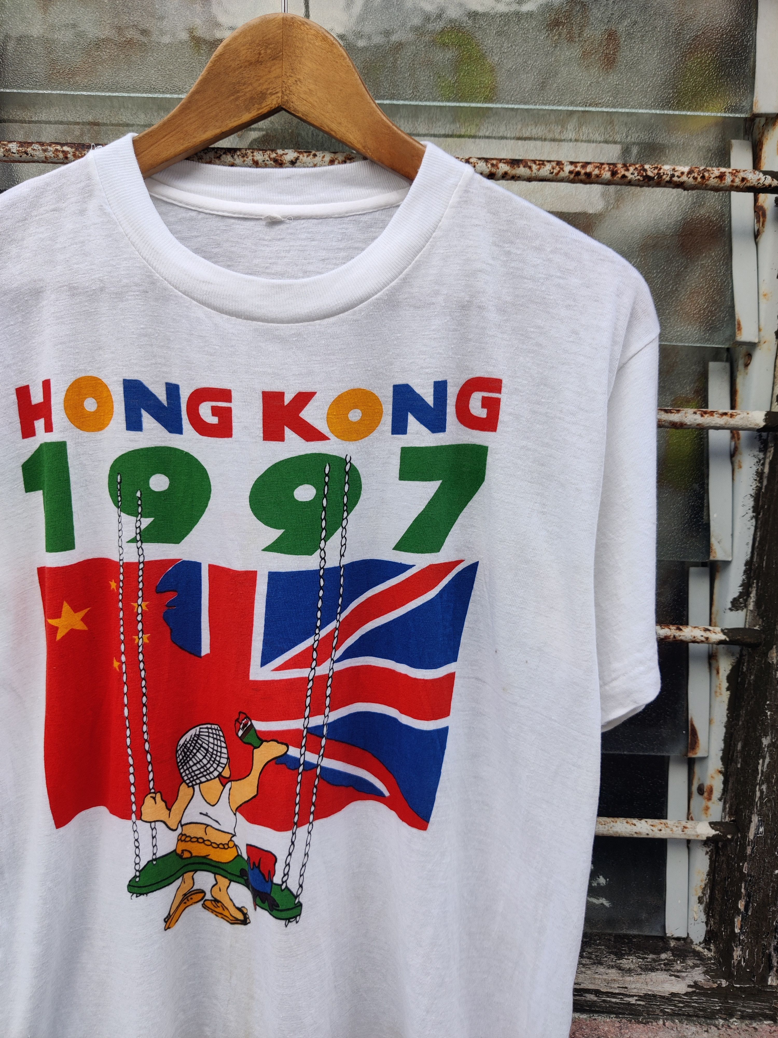 Vintage Vintage 90's Hong Kong UK Big Flag Promo Shirt Size US L / EU 52-54 / 3 - 3 Thumbnail