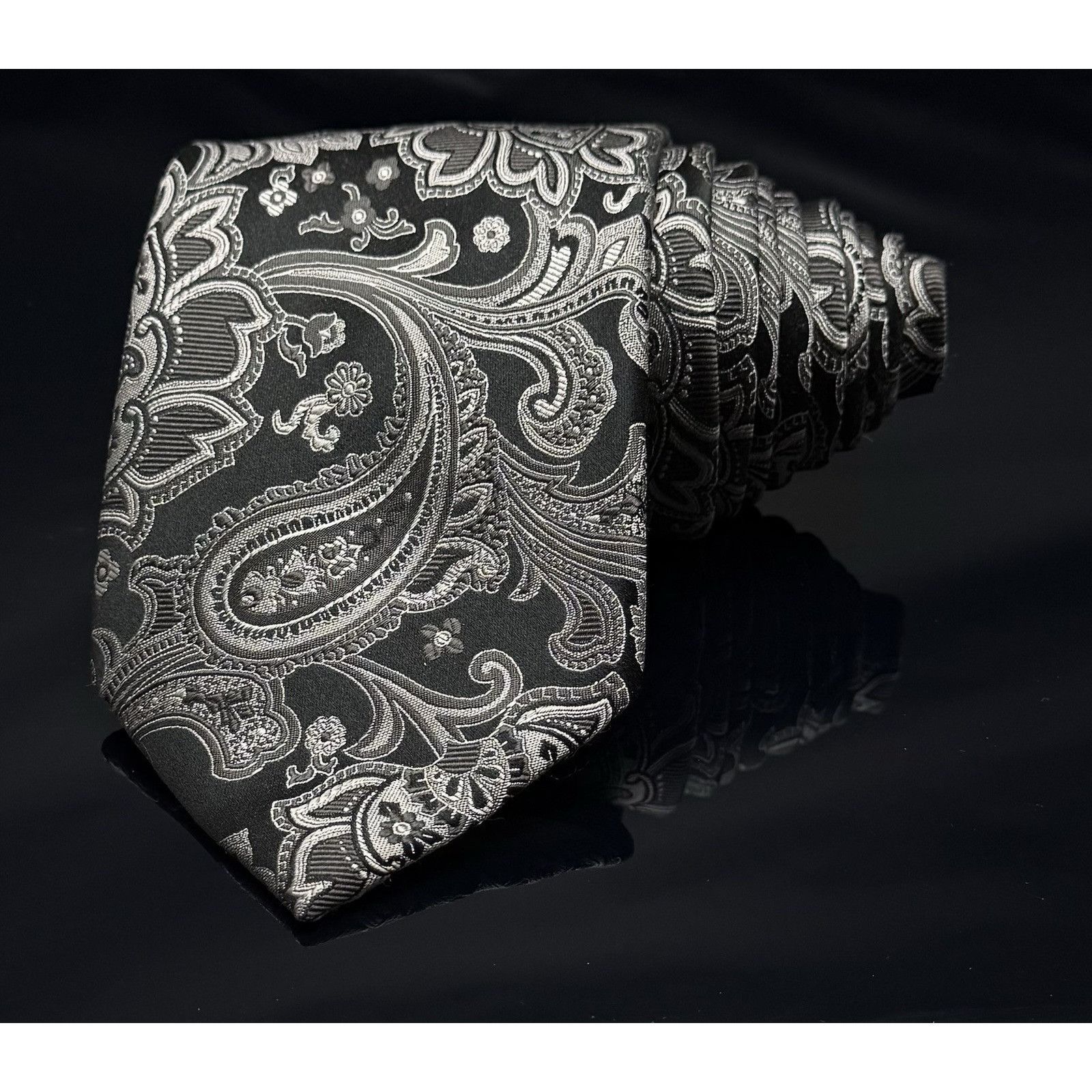 Donald Trump DONALD J. TRUMP MEN'S TIE BLACK/PAISLEY WIDTH: 3.50" LENGTH: Size ONE SIZE - 2 Thumbnail