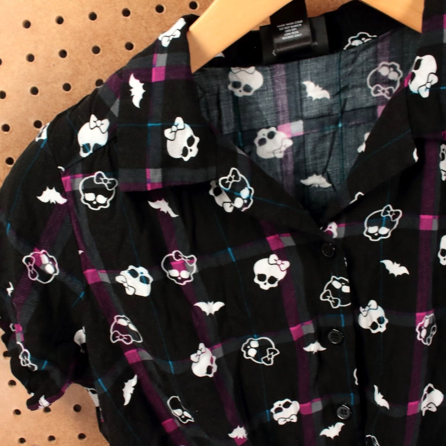 Vintage MONSTER HIGH plaid skull print rayon wrap up camp shirt blouse top MEDIUM Size M / US 6-8 / IT 42-44 - 2 Thumbnail