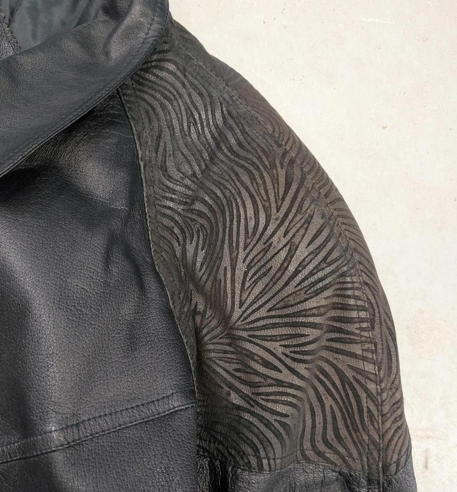 Vintage Vintage 80s DJI Black Leather Jacket w/ Jungle Pattern Size US L / EU 52-54 / 3 - 3 Thumbnail