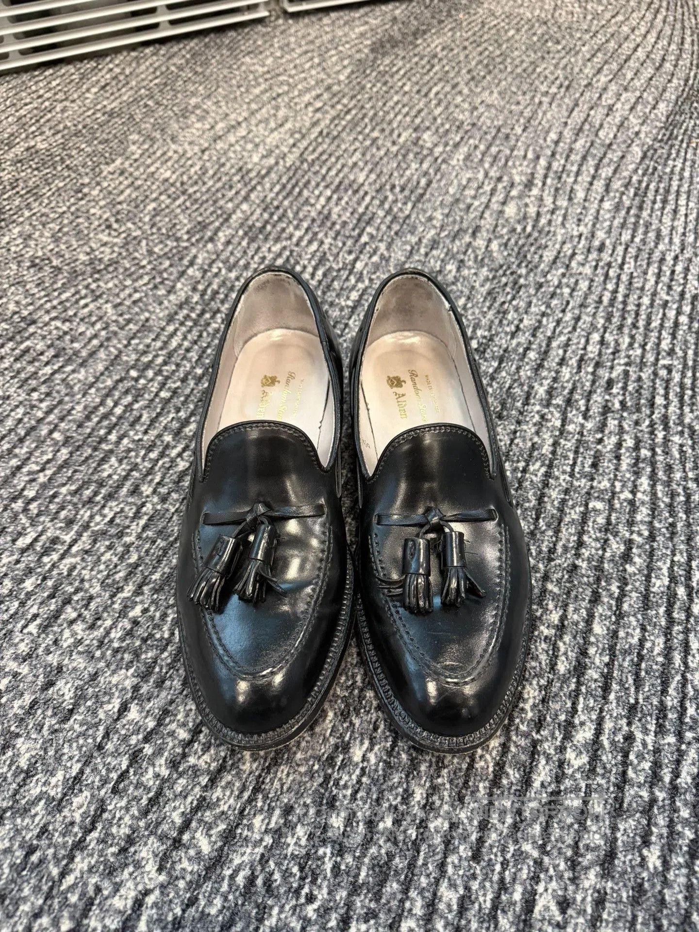 Alden Alden Tassel Loafer 664. Size US 7 / EU 40 - 1 Thumbnail