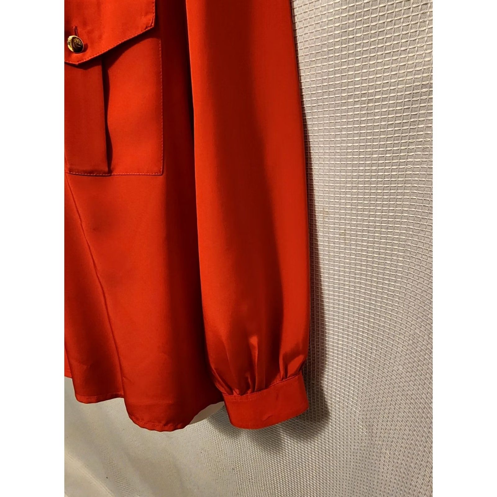 Vintage Vintage Womens Large Red Silk Blend Blouse Gold Buttons Button Down Office Sz Size L / US 10 / IT 46 - 4 Thumbnail