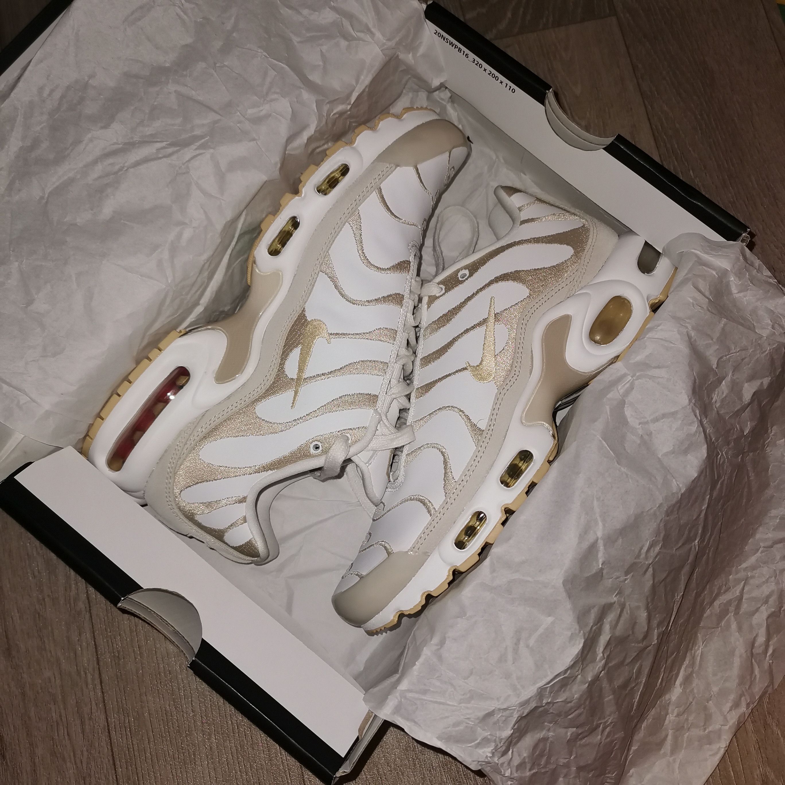 Nike W nike tn AIR MAX PLUS PRM, SUMMIT WHITE /PALE VANILLA Size US 7.5 / IT 37.5 - 1 Thumbnail