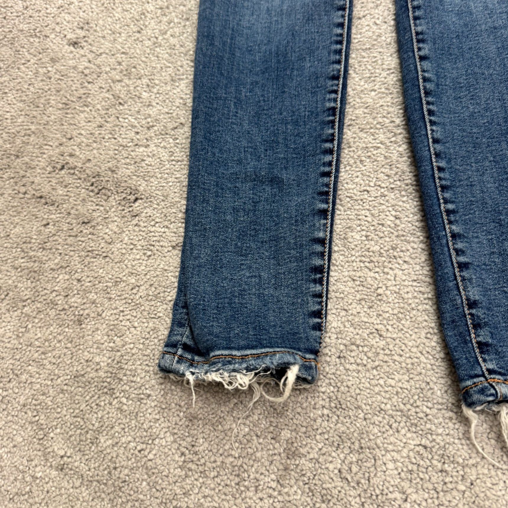 Good American Good American Jeans Blue Denim Button Fly High Rise Skinny 2/26 5-Pocket Stretch Women's Regular Inseam 28 in Waist 24 in Medium Wash City Streetwear Size 26" / US 2 / IT 38 - 4 Thumbnail