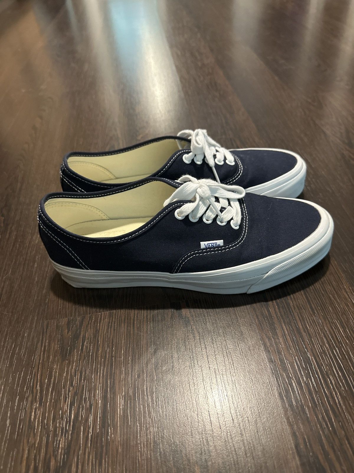 Vans VANS PREMIUM AUTHENTIC NAVY Size US 9 / EU 42 - 1 Thumbnail