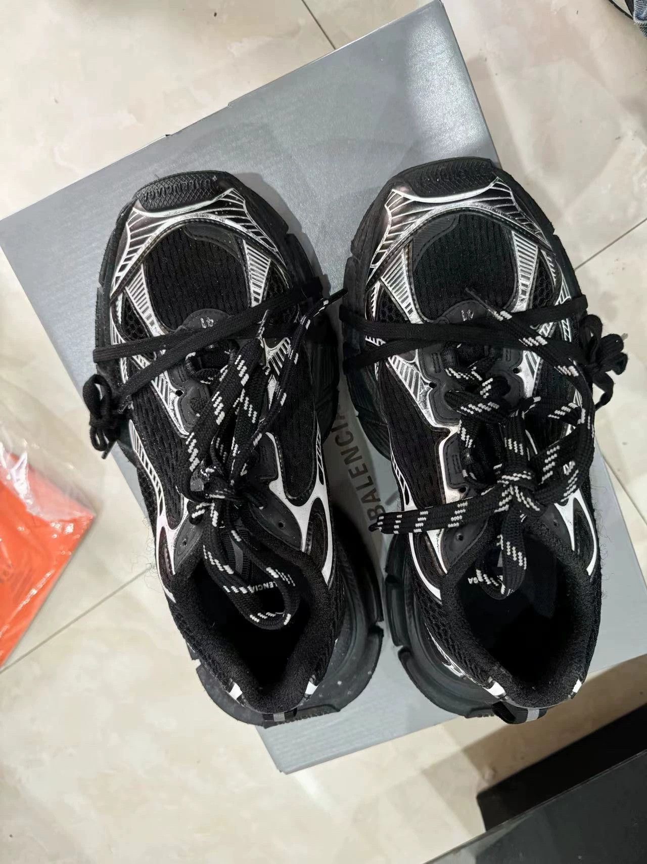 Balenciaga Balenciaga 3XL Authentic with Box & Dustbag Size US 8 / EU 41 - 1 Thumbnail