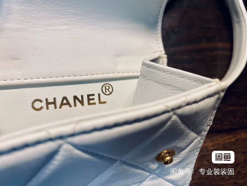 Chanel Chanel Smartphone Bag White Diamond Pattern Size ONE SIZE - 3 Thumbnail