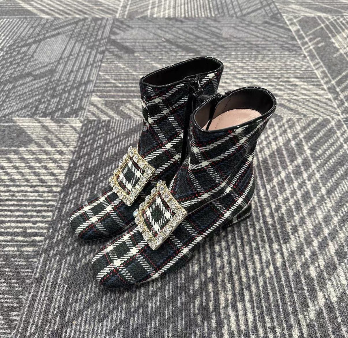 Roger Vivier Roger Vivier Check Ankle Boots J42 Size US 5 / IT 35 - 1 Thumbnail