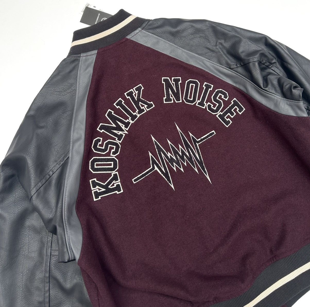 GU × Japanese Brand × Undercover GU X Undercover “Kosmik Noise” Stadium Jumper Varsity Jacket Size US S / EU 44-46 / 1 - 6 Thumbnail