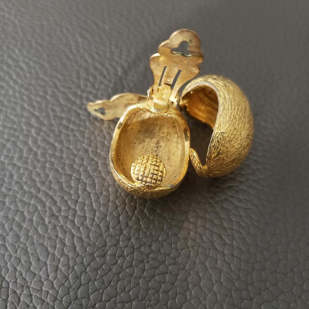 Designer Vintage Gold tone Scoop Clip Earring Size ONE SIZE - 4 Thumbnail