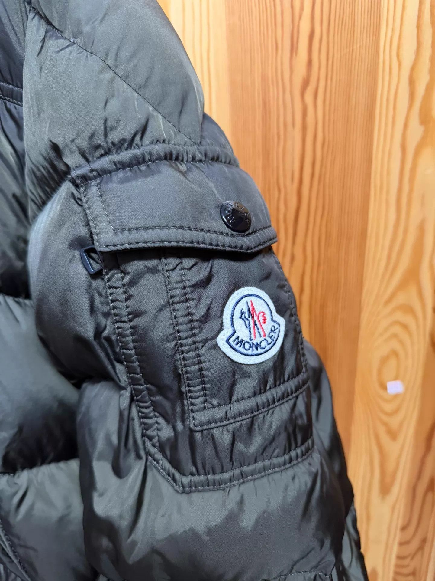 Moncler Moncler Big Fur Collar Down Jacket Size 2 Size M / US 6-8 / IT 42-44 - 2 Thumbnail