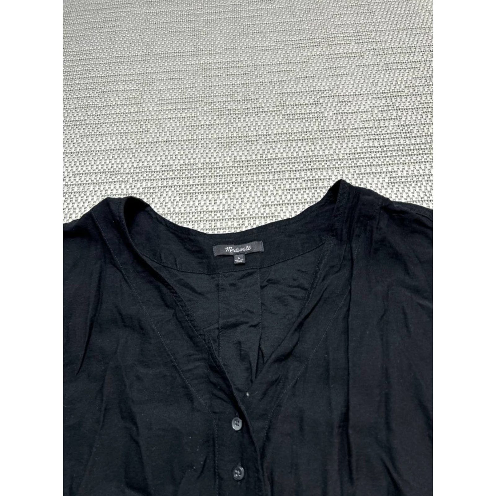 Madewell Madewell Blouse Shirt Womens Large Black Pleated V-Neck Short Sleeve Regular Fit Size L / US 10 / IT 46 - 3 Thumbnail
