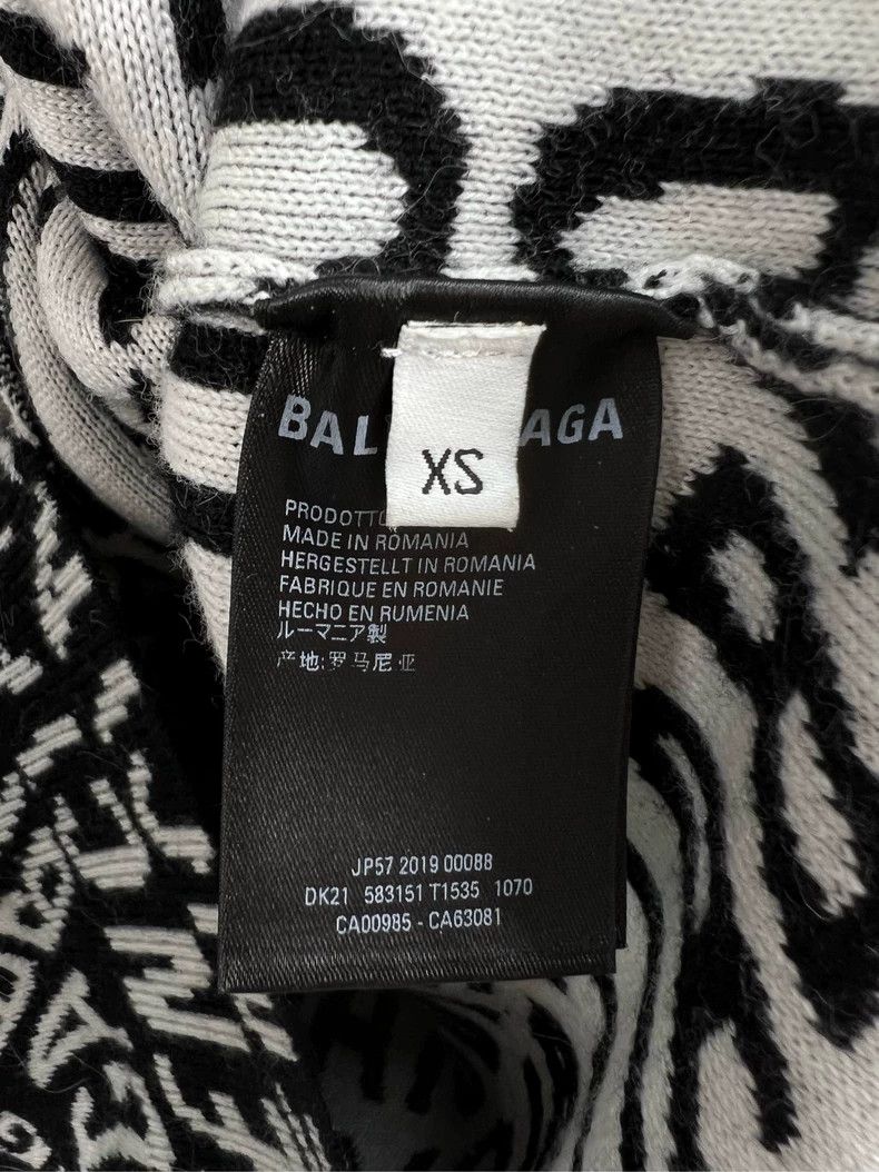 Balenciaga Balenciaga Bullet screen full of LOGO sweater 2503-Nextarro Size US XS / EU 42 / 0 - 4 Thumbnail