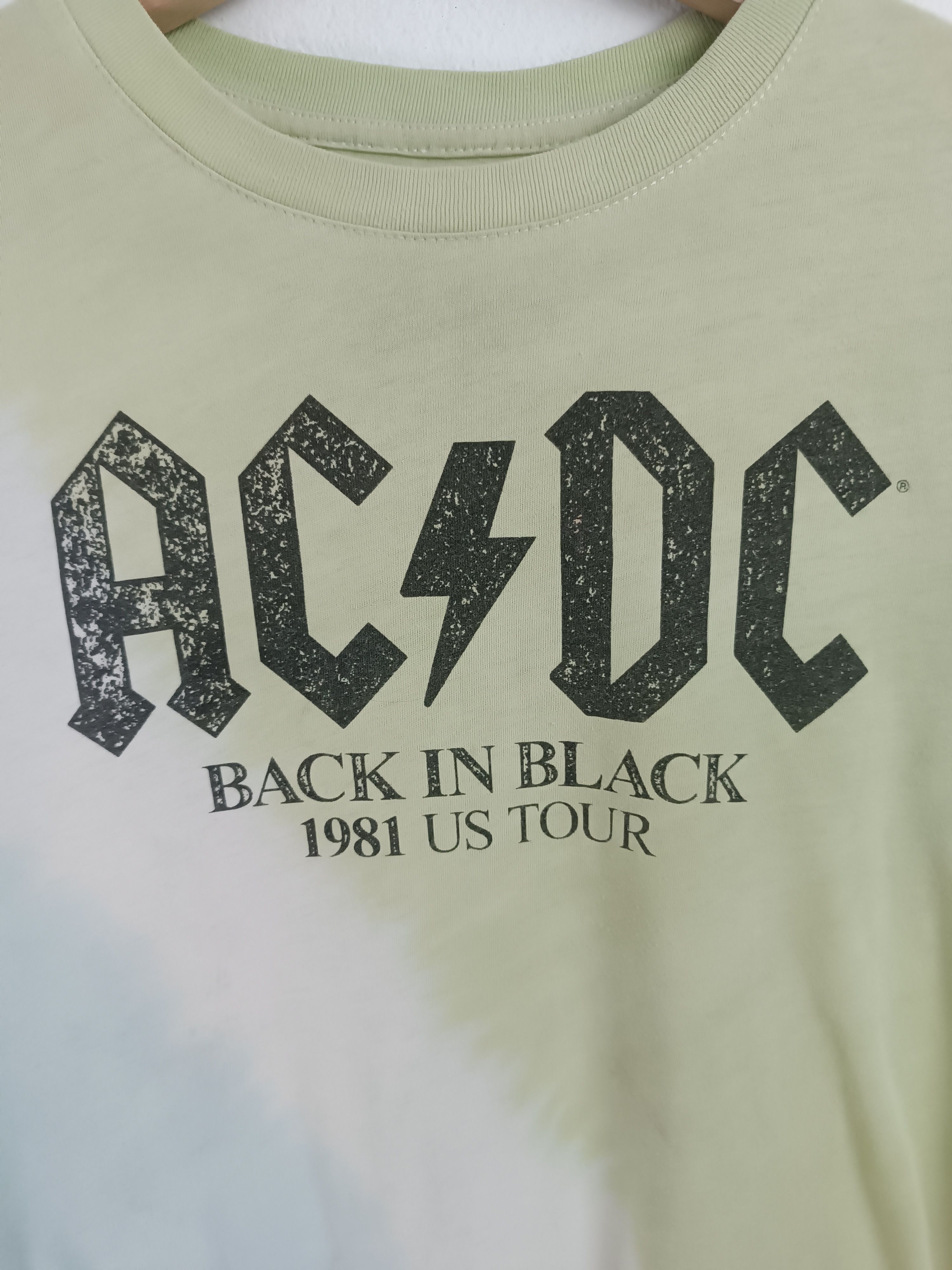 Band Tees VINTAGE AC/DC BACK IN BLACK TOUR TIE DYE TEE scorpions u2 Size S / US 4 / IT 40 - 8 Thumbnail