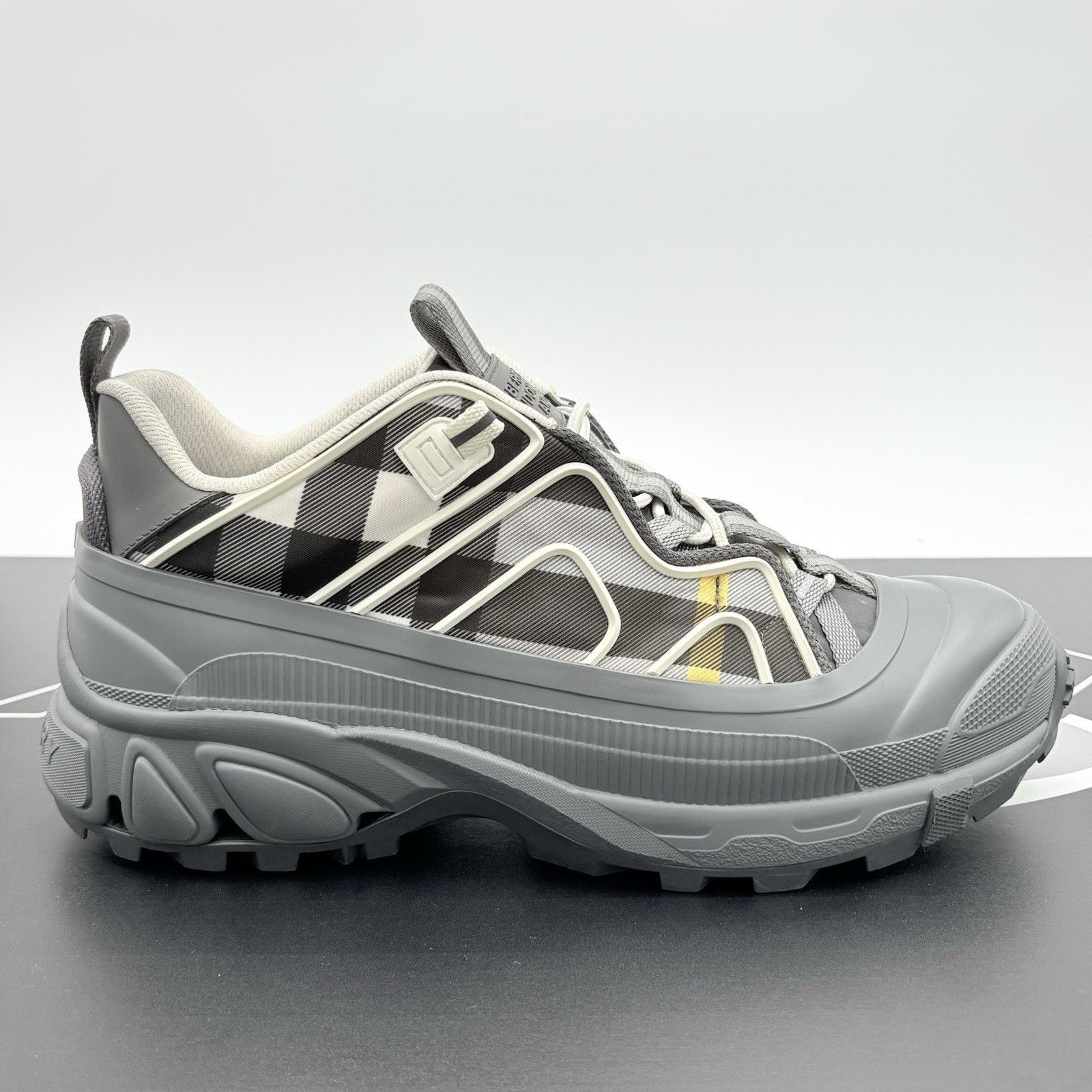 Burberry Burberry Ramsey Vintage Check ' Grey ' | SUPER CLEAN! Size US 11 / EU 44 - 2 Thumbnail