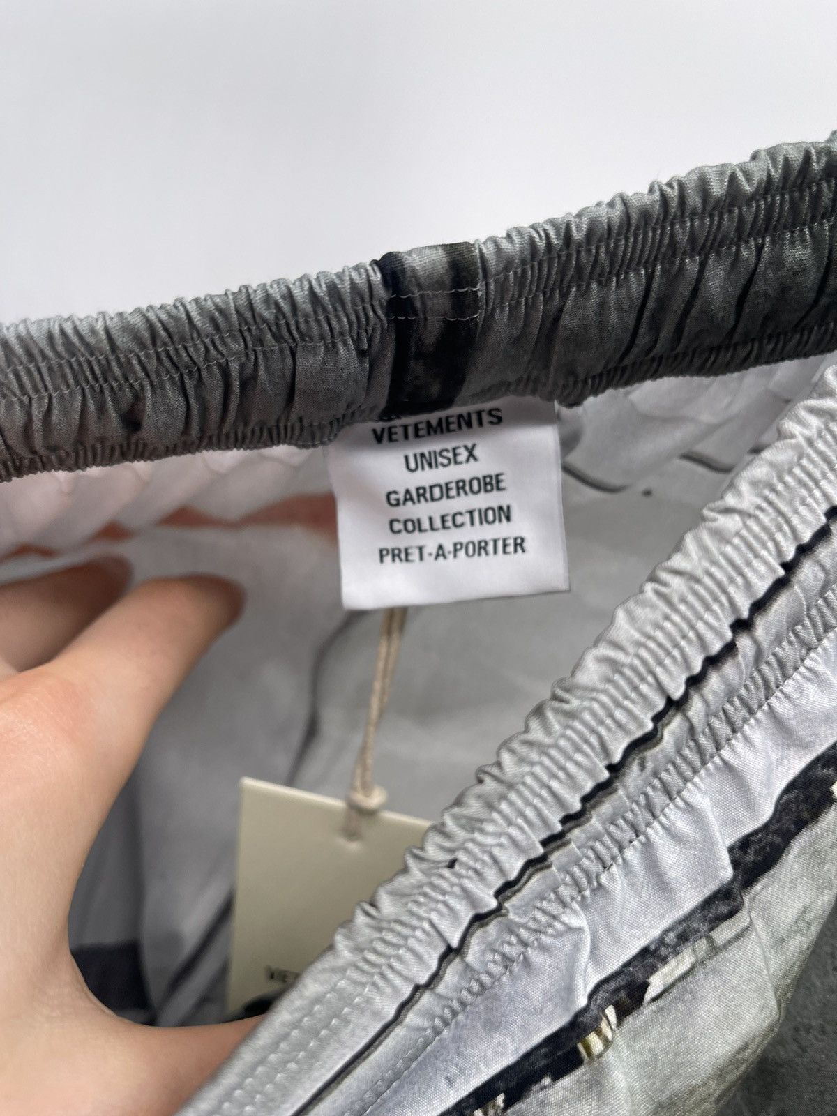 Vetements Vetements Graffiti Pants size M Size US 32 / EU 48 - 5 Thumbnail
