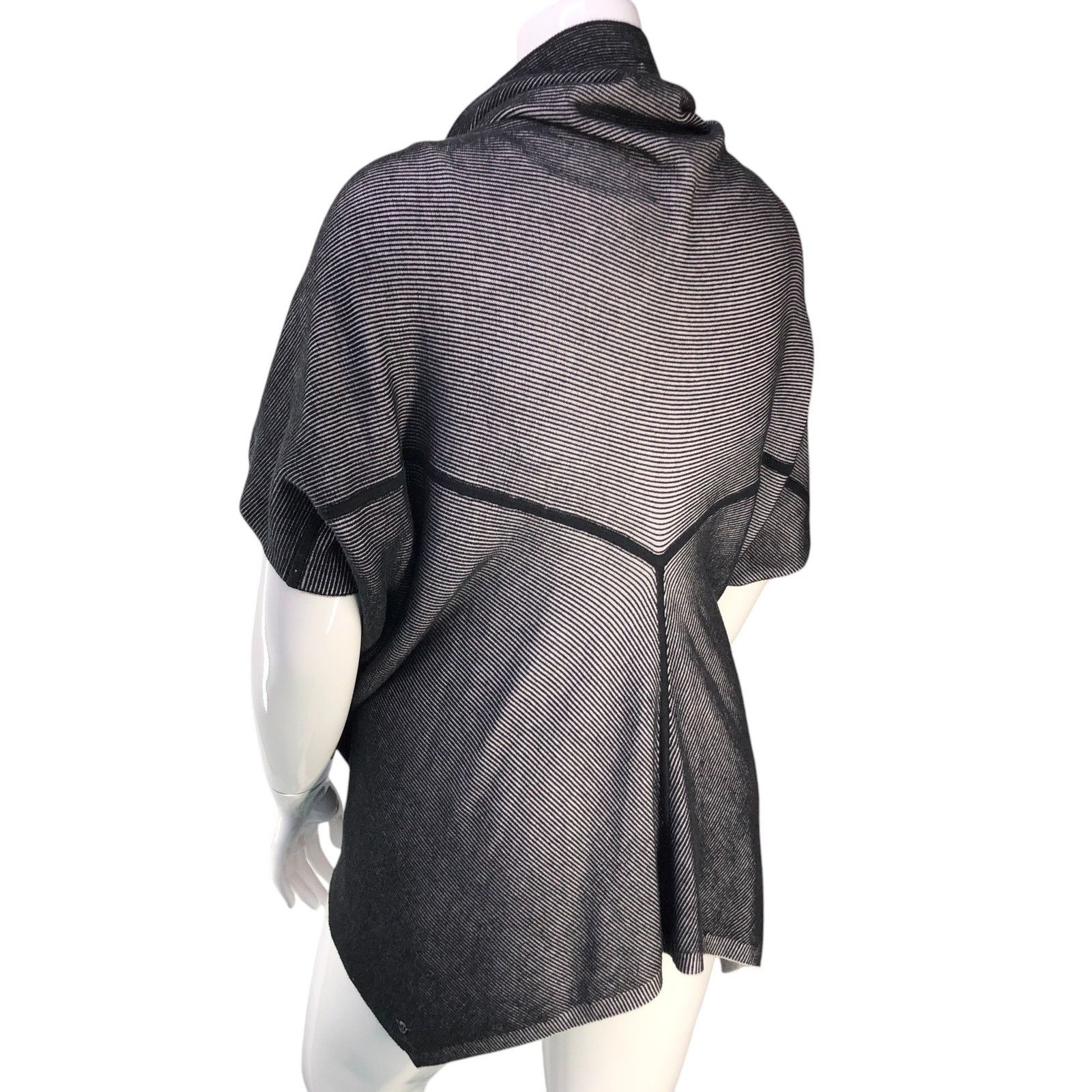 Lululemon Lululemon Womens Size OS Wrap Exaltation Cardigan Reversible Size ONE SIZE - 7 Thumbnail