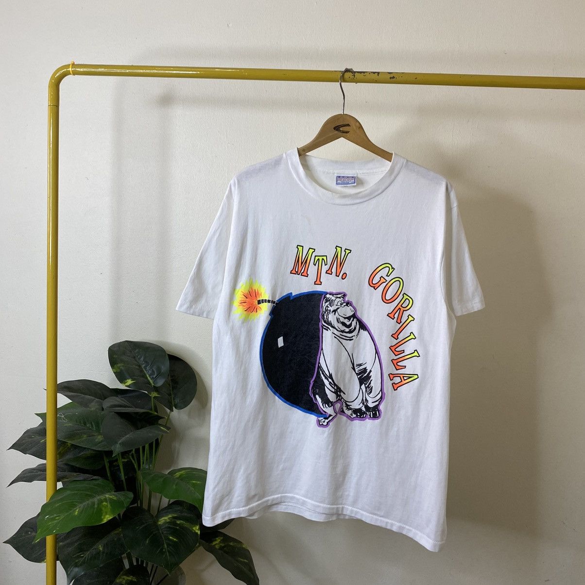 Vintage 1990s Mountain Gorilla T Shirt Size US L / EU 52-54 / 3 - 1 Thumbnail