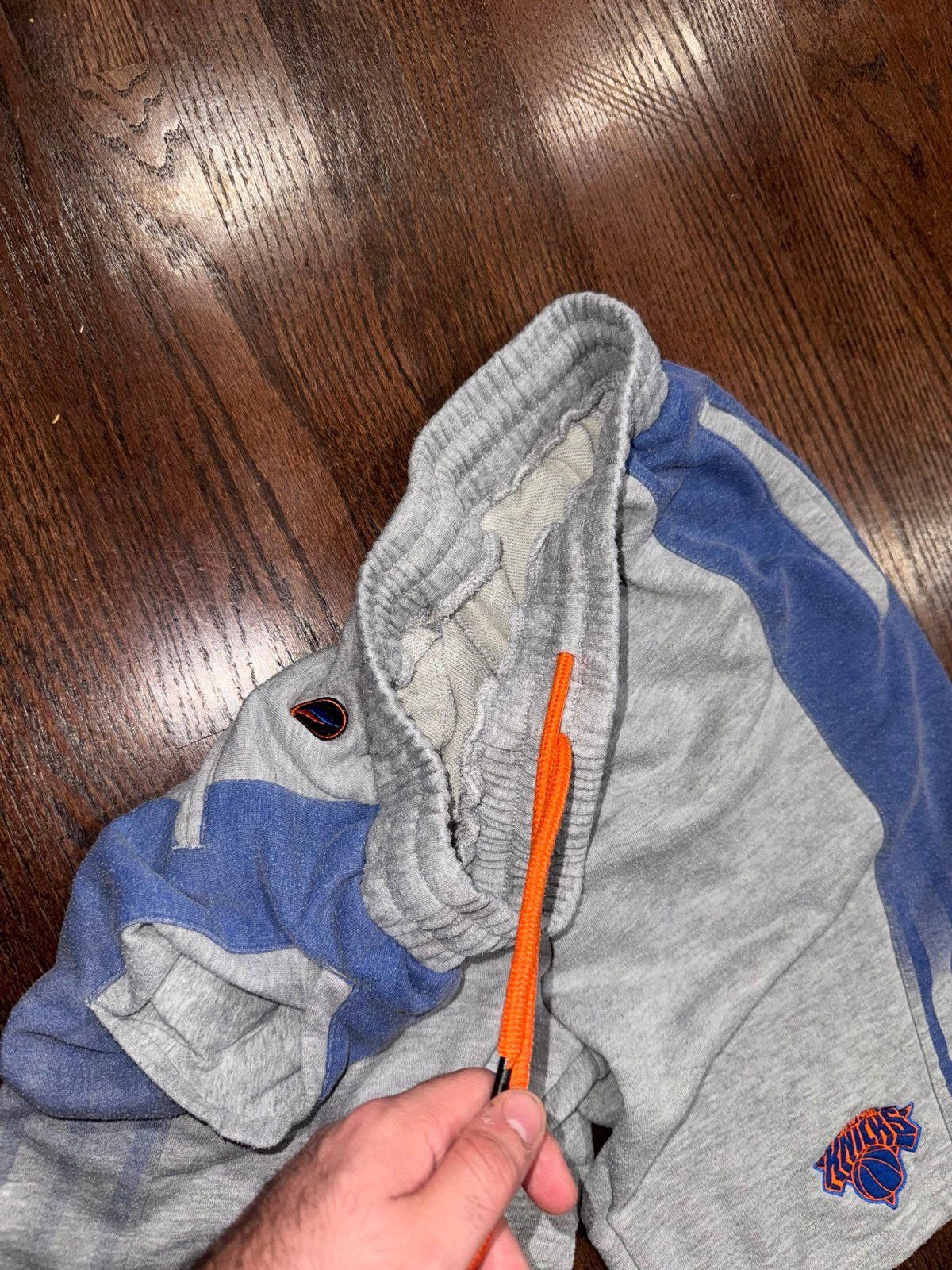 NBA FISLL NBA New York Knicks Faded Stripe Shorts Rare Sz M Size US 32 / EU 48 - 5 Thumbnail