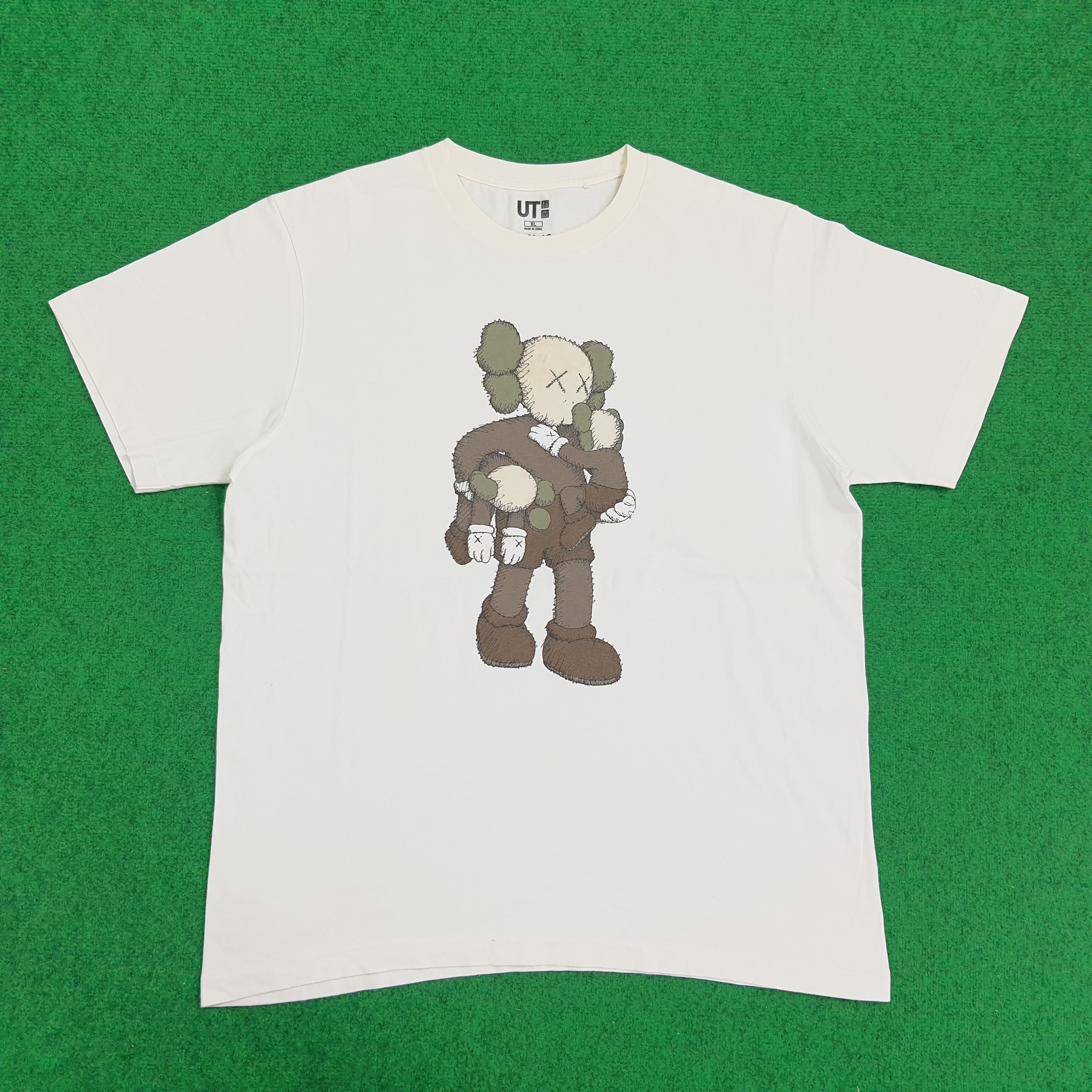 Kaws × Uniqlo Kaws x Uniqlo Japanese Brand Tshirt Size US L / EU 52-54 / 3 - 1 Thumbnail