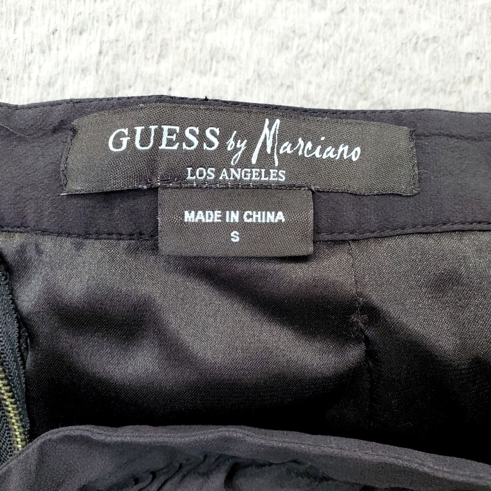 Vintage GUESS by Marciano Mini Skirt Womens S Black Silk Ruffle Trim Stretch Back Zip Skirt Size 28" / US 6 / IT 42 - 6 Thumbnail