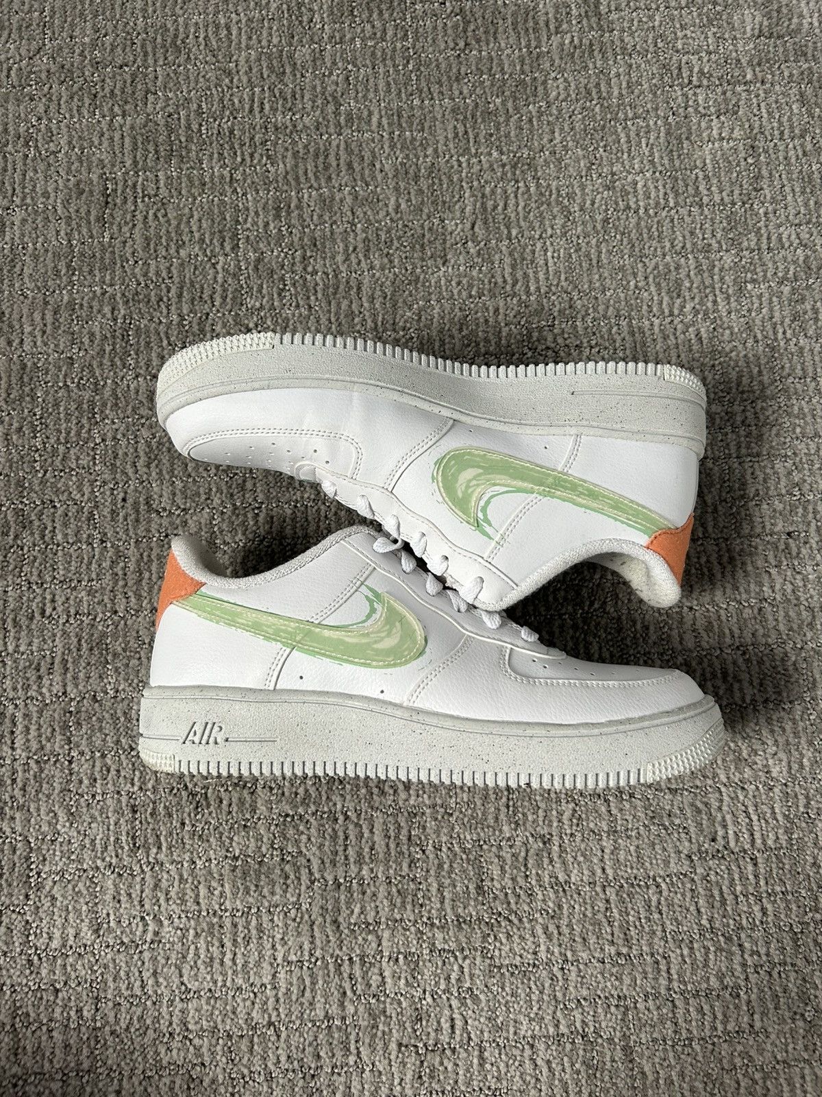 Nike Nike Air Force 1 “Brushstroke” White and Green Size US 8 / IT 38 - 1 Thumbnail
