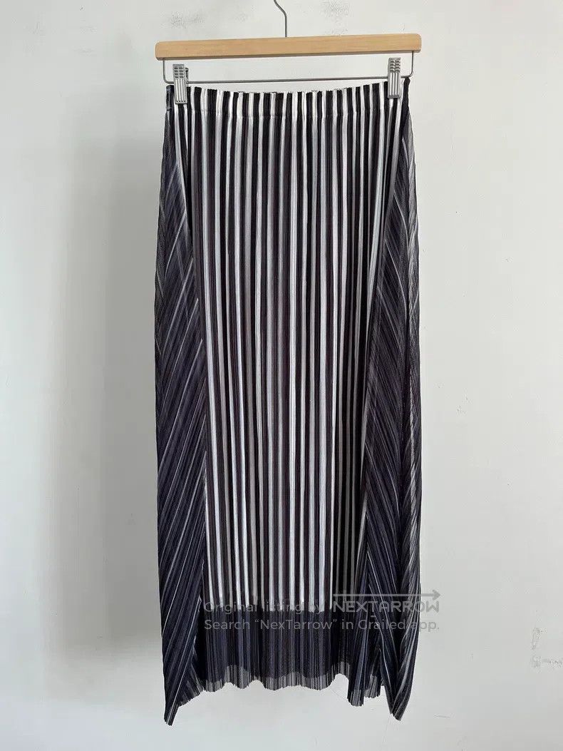 Issey Miyake Issey Miyake size:3 Black Midi Skirt Size 22" - 2 Thumbnail