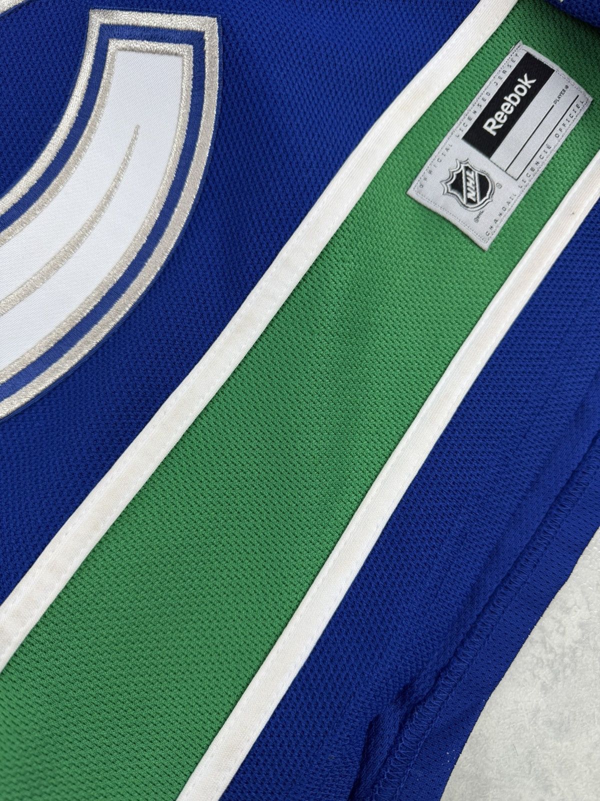 NHL Reebok NHL Vancouver Canucks Hockey Jersey Womens M Size M / US 6-8 / IT 42-44 - 9 Thumbnail