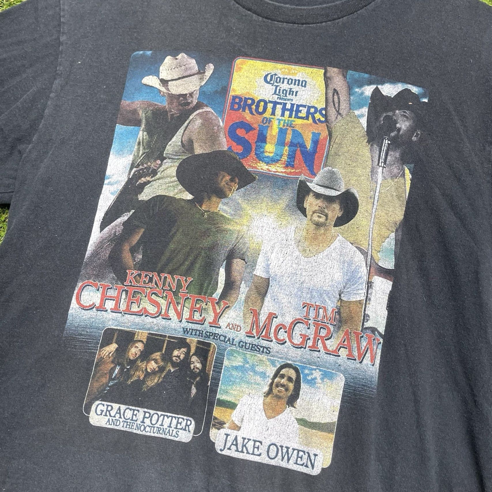 Vintage VINTAGE Brothers Of The Sun Shirt Mens Medium 2012 Tour Graphic Country Tim McGraw y2k Size US M / EU 48-50 / 2 - 3 Thumbnail