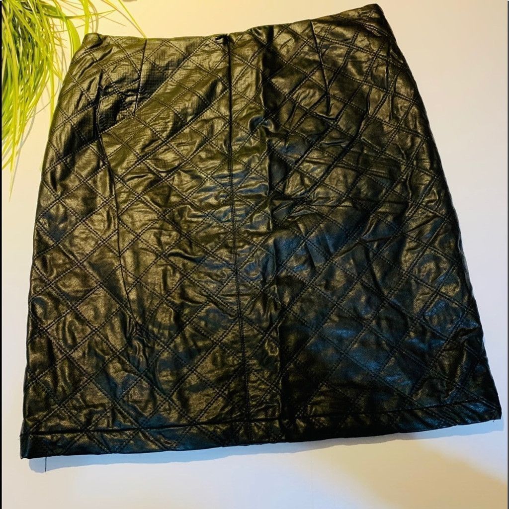 Other Carmen Marc Valvo faux leather skirt size 8 Size 30" / US 8 / IT 44 - 3 Thumbnail