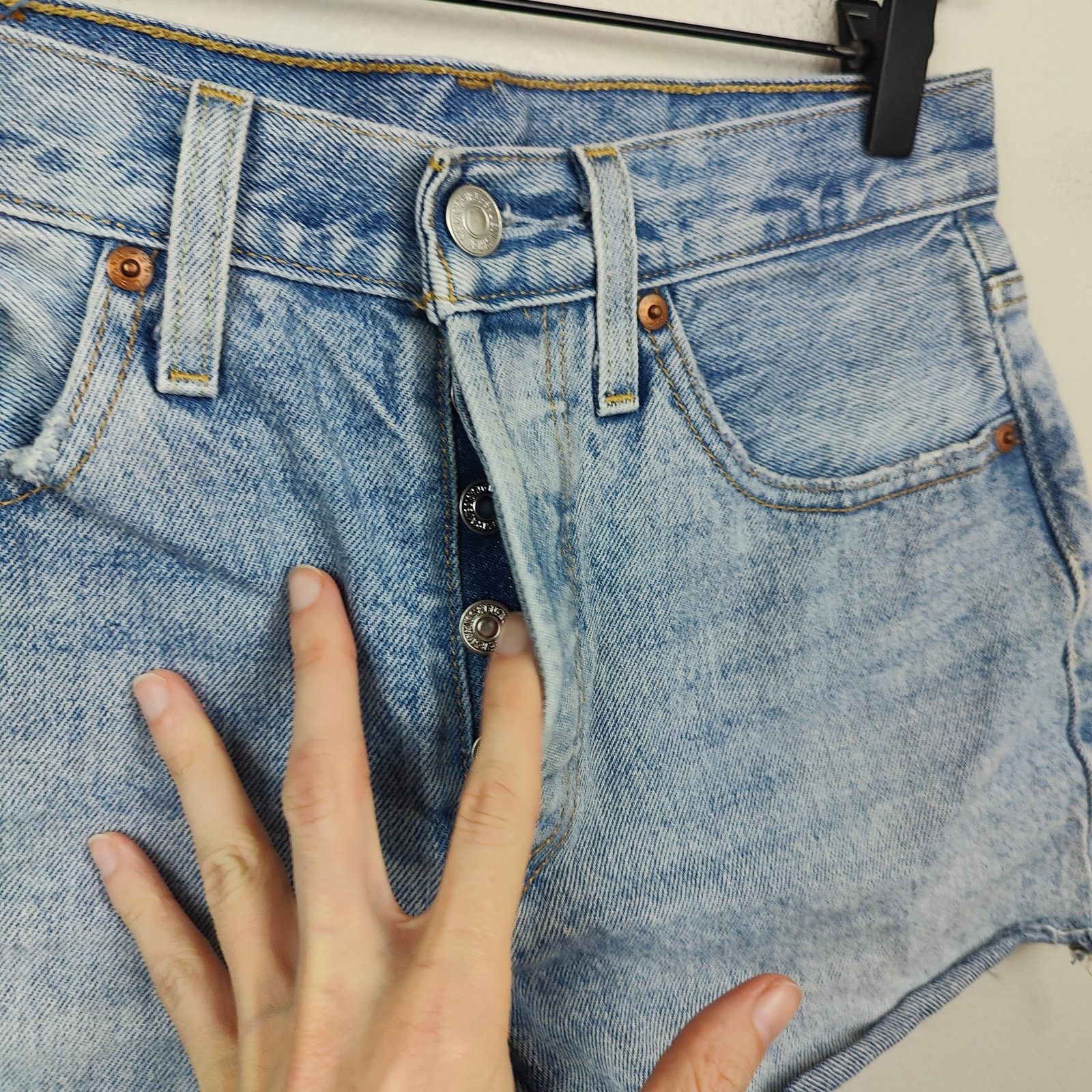 Levi's Levis 501 Shorts Womens 26 Denim Cut Offs Light Wash Size 26" / US 2 / IT 38 - 3 Thumbnail